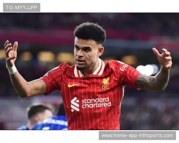 利物浦迪亚斯踩单车过人后低射——展现技术与速度的完美结合 利物浦迪亚斯踩单车过人后低射——展现技术与速度的完美结合