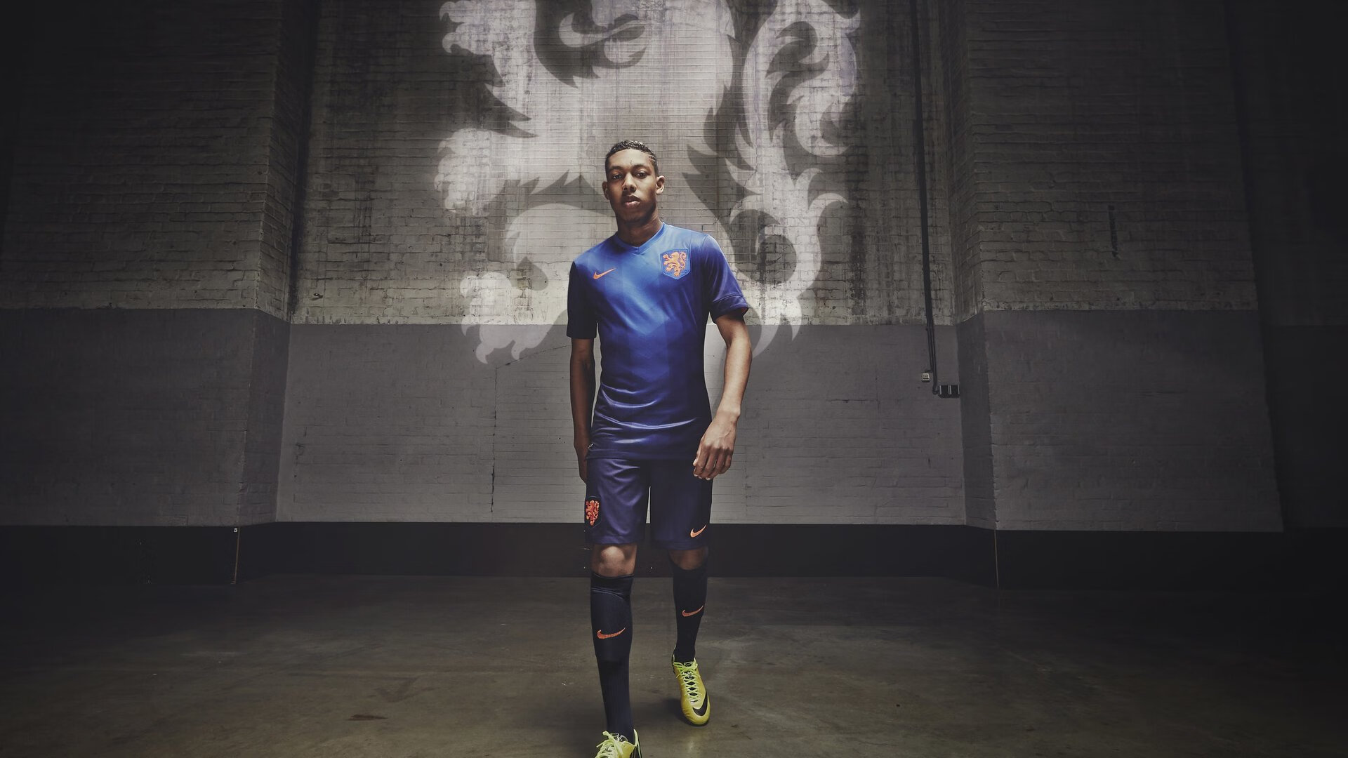 中国足球中场压制效果与控球率关联图，中场球员控球技巧